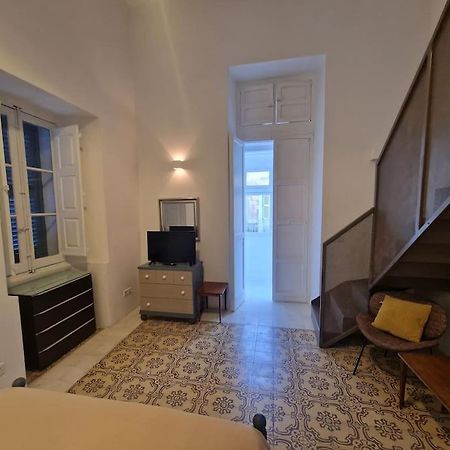 איל-פוריאנה No 60, 2Nd Floor, Centrally Located, Fully Equipped Studio Apt מראה חיצוני תמונה