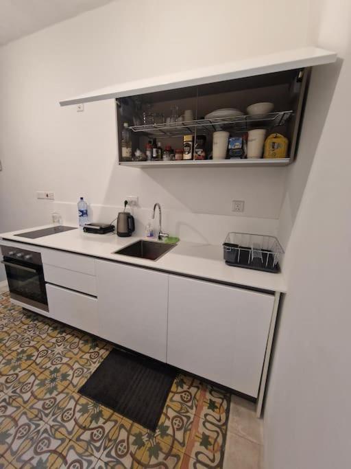 איל-פוריאנה No 60, 2Nd Floor, Centrally Located, Fully Equipped Studio Apt מראה חיצוני תמונה