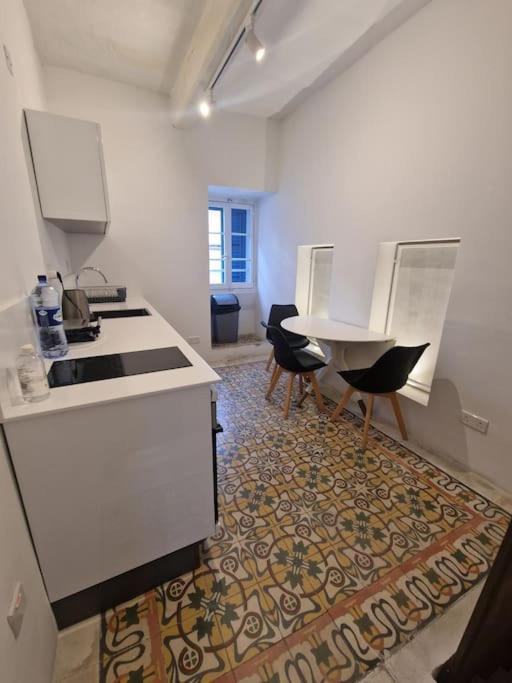 איל-פוריאנה No 60, 2Nd Floor, Centrally Located, Fully Equipped Studio Apt מראה חיצוני תמונה